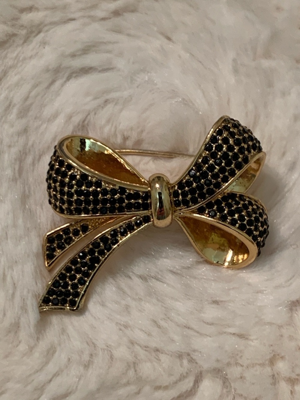 Black Stones Bow Brooch